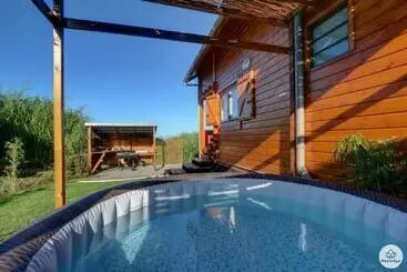 آپارتمان‌های توریست‌ها Le Chal Heureux 3 étoiles   Jacuzzi   Le Tevelave