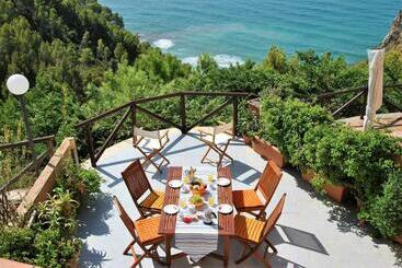 شقق خاصة سياحية Villa Arborea Vista Mare Mozzafiato