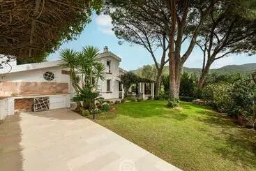 ツーリストアパートメント Villa Claudia Torre Delle Stelle