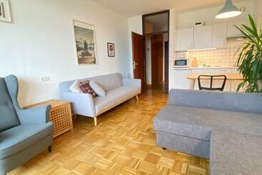 游客公寓 Bright Studio With View