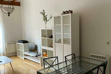 ツーリストアパートメント Encantador Piso En La Antigua Casa De Correos