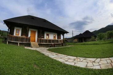 شقق خاصة سياحية La Căsuța Cu Amintiri