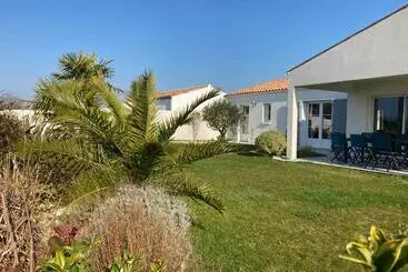 Apartamenty turystyczne Maison Neuve Tout Confort, Plage à Pied !