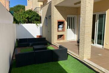 Жильё для туристов A Family House In Santa Cruz, Torres Vedras