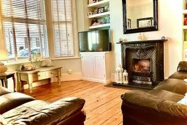 ツーリストアパートメント Cheerful Town House With Infared Sauna By The Sea
