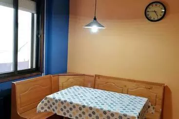 ツーリストアパートメント Apartamento Para 6 Personas En Barbastro