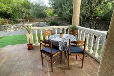 شقق خاصة سياحية Captivating 2 Bed, 1 Bath Cottage, Private Garden & Shared Pool In Sauve