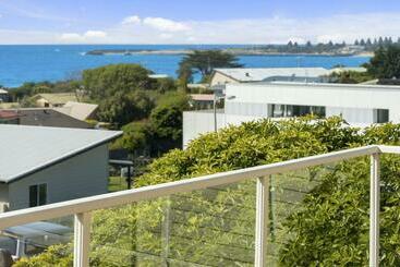 Apartamenty turystyczne Seaview On Seaview Exceptional And Spacious With Sensational Views