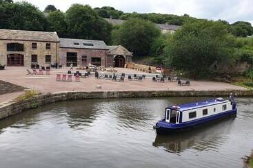 Apartamenty turystyczne Sparks   Family Suite In Canalside Guesthouse