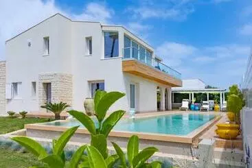 ツーリストアパートメント Villa Tinadea