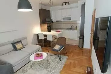 آپارتمان‌های توریست‌ها Apartment Romana