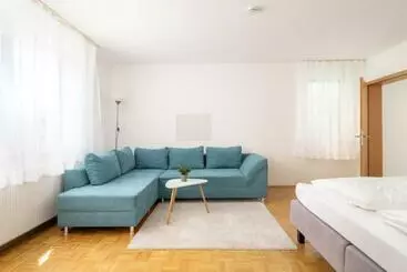 ツーリストアパートメント Unique: 2 Zi. Wohnung Im Herzen Von Schwenningen Mit Terasse Eg