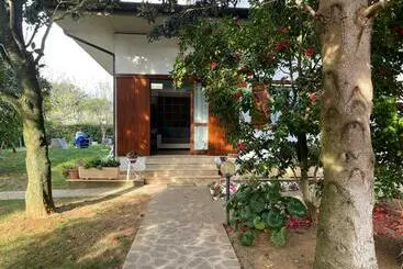 Turistihuoneistot Appartamento In Villa Con Giardino Vicino Al Mare