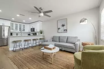 ツーリストアパートメント Newly Renovated Condo In Apollo Beach