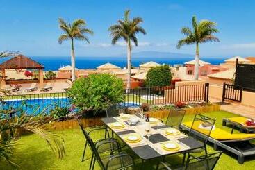 Turistihuoneistot Villa Mit Meerblick Und Pool Direkt Am Golfplatz Von Adeje