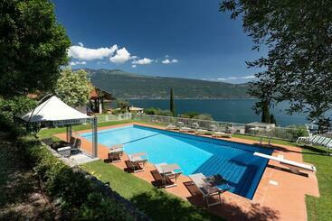 Appartamenti turistici Villa Aurora  Villa Esclusiva Con Piscina E Splendida Vista Lago