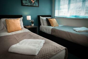 Жильё для туристов Gem Of Sittingbourne Chatsworth 3 Br House