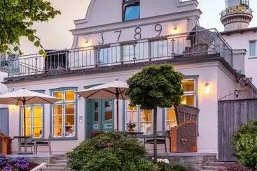 ツーリストアパートメント Kapitaenshaus In Wasserlage! Traumapartments Warnemuende