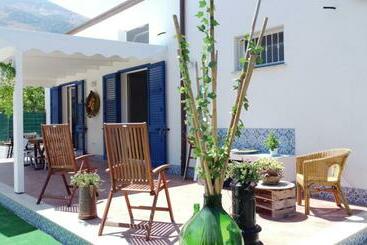 ツーリストアパートメント Violisa Charme