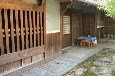 Apartamentos turísticos 古民家民泊かえるて