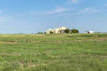 Жильё для туристов Peaceful Sw Style Ranch Home In Wine Country