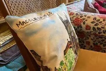 Turistihuoneistot Beautiful Town Centre Apartment By River And Station