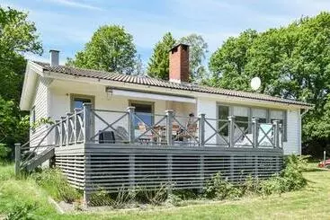 ツーリストアパートメント Awesome Home In Hjälteby With Wifi