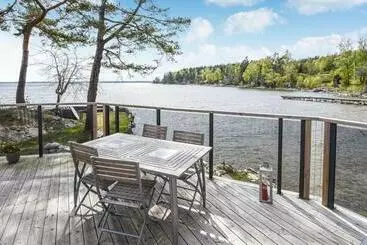 ツーリストアパートメント Beautiful Home In Lidköping With House Sea View