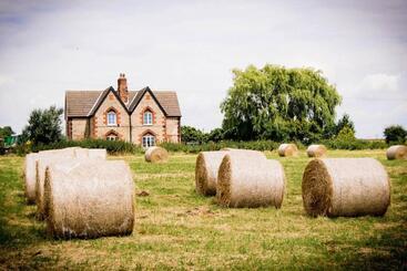 Appartamenti turistici Large Country Cottage, Sleeps 8   Spa Facilities, Garden Bar, Catering Services, Free Parking, Natur