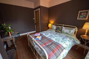 ツーリストアパートメント Large Country Cottage, Sleeps 8   Spa Facilities, Garden Bar, Catering Services, Free Parking, Natur