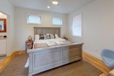 관광객 아파트 Upstream Bachelorette