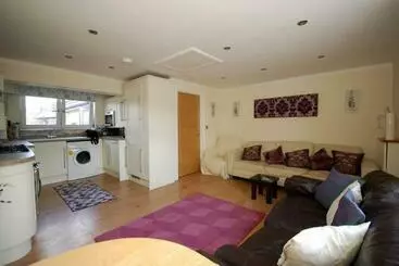 Turistihuoneistot Broxbourne Two Bedroom Apartment Close To Amenities