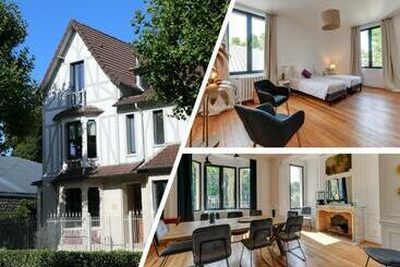 ツーリストアパートメント Cottage De La Forêt