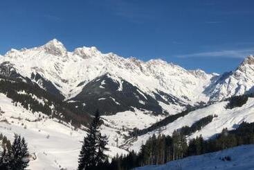 관광객 아파트 Haus Dienten