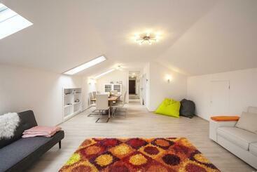 דירות לתיירים Lovely City Center Apartment