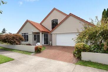 آپارتمان‌های توریست‌ها Tauranga City Cbd 5th Ave Elegant Entire Home