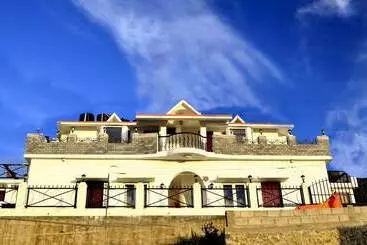 Hotel B S Hive Guesthouse