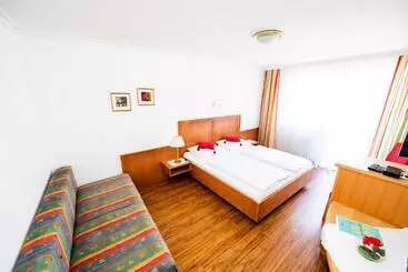 Hotelli Landgasthof Zur Goldenen Traube