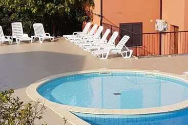 בית מלון כפרי Les Terrasses De Lozari