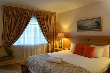 בקתות Shamrock Arms Guest Lodge