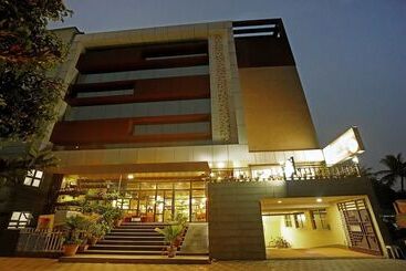 Hotelli Treebo Lazystay Grand Patia