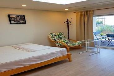 Jeju Seaddang Pension