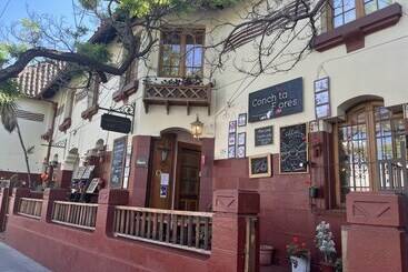 هتل Conchita Flores B&b