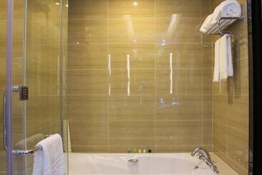 Otel Golden Phoenix International