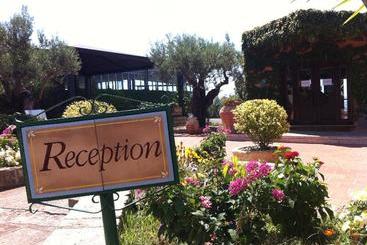 Отель Villaggio Porto Rhoca