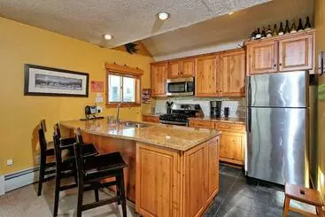 Hotel Okemo Trailside 23b, Lower Level