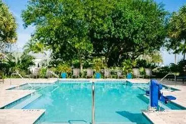 Hotel Faro Blanco Resort & Yacht Club Marathon, Curio By Hilton