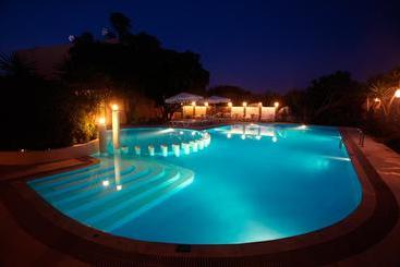 בית מלון כפרי Pergamos Village