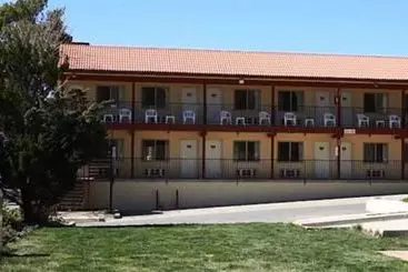 Hotel Spanish Trails Inn And Suites