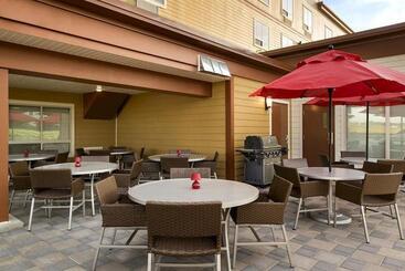 Hotel Towneplace Suites By Marriott Red Deer